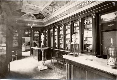 Macerata. Farmacia Centrale. Interno