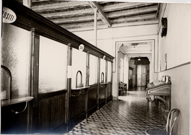 Macerata. Banca Popolare. Sala d'aspetto