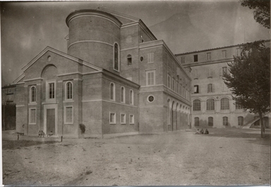 Macerata. (Istituto Salesiano) Facciata della Cappella dal lato posteriore, con abside