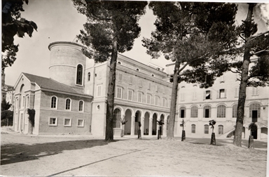 Macerata. (Istituto Salesiano) Cortile Sud