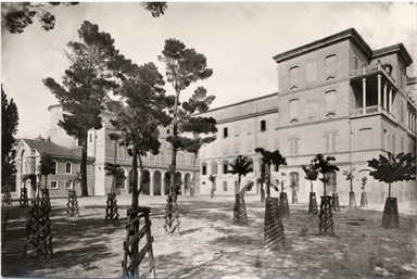 Macerata. (Istituto Salesiano) Cortile Centrale