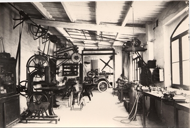 Officina riparazioni d'automobili
