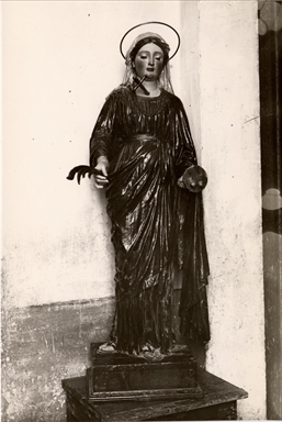 Chiesa di San Filippo in Macerata. Statua di Santa Lucia