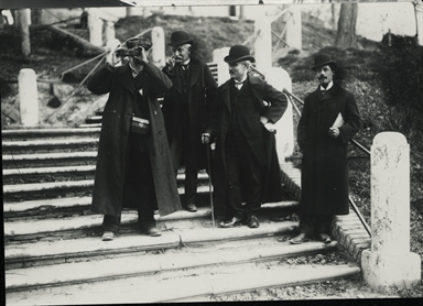 Gruppo di uomini tra cui Tullio Bernardini