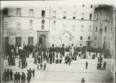 Macerata. Palazzo della Prefettura e Popolo