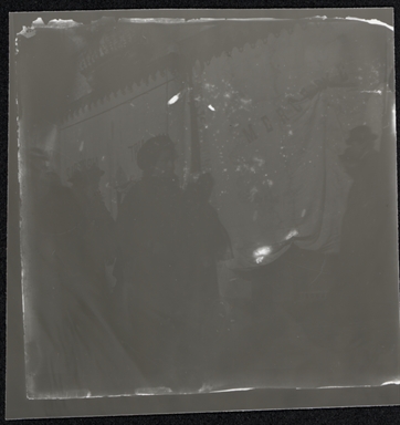 Inizio secolo XX. Signori a passeggio per il Corso Giordano Bruno