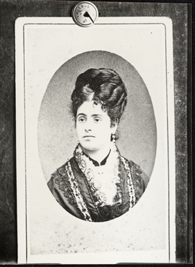 Signora con touppè