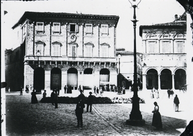 Piazza Vittorio Emanuele prima del 1905