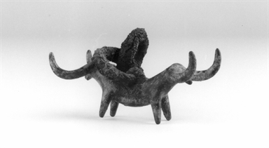 pendente a doppia protome taurina