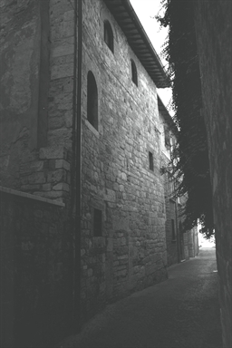 Casa con bifora