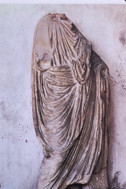 Statua acefala togata