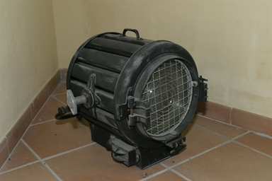 illuminatore per set cinematografici