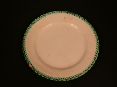 piatto in terracotta con bordo verde