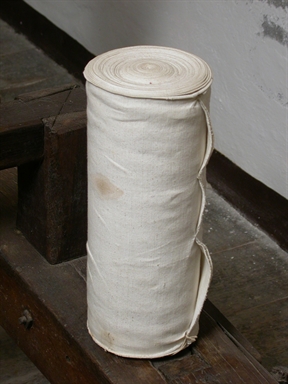 torscello o truscello - rotolo di tela di lino tessuta con il telaio grande