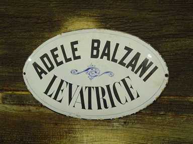 insegna domiciliare di una levatrice