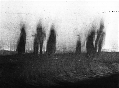 ombre di uomini sulla spiaggia