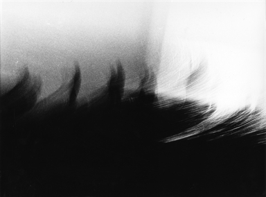 ombre di uomini al vento