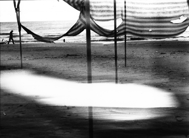 teli svolazzanti sulla spiaggia