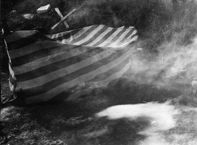 Barca abbandonata alla nebbia