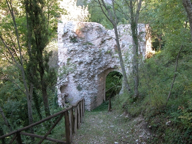 Castello di Vallecanto, Vallecanto, Acquacanina, MC - Fonte orale: Luoghi dell'immaginario, Ricerca del tesoro