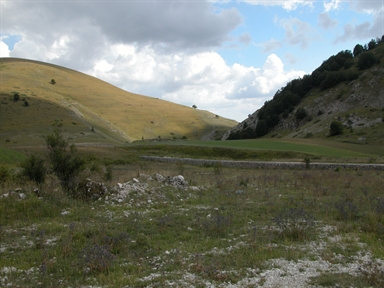 romitorio san Lorenzo, Gualdo, Castelsantangelo sul Nera, MC - Fonte orale: Luoghi leggendari, Eremo