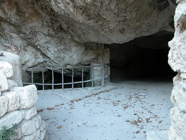grotta dei Frati, Monastero, Cessapalombo, MC - Fonte orale: Luoghi dell'Immaginario, Tesoro