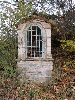 Madonnella, Villarella, Pievebovigliana, MC - Fonte orale: Luoghi dell'immaginario, Paura