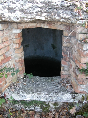 Pozzi di Giulo, Giulo, Pieve Torina, MC - Fonte orale: Luoghi leggendari, Passaggi leggendari