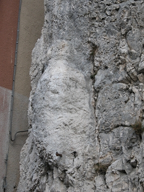 Masso di Bascione, Capoluogo, Pioraco, MC - Fonte orale: Luoghi leggendari, Masso