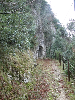 Grotta di san Vittorino, Capoluogo, Pioraco, MC - Fonte orale: Luoghi leggendari, Grotta