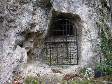 Grotta di san Vittorino, Capoluogo, Pioraco, MC - Fonte orale: Luoghi leggendari, Grotta