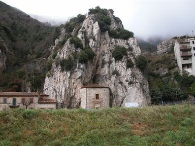 Chiesa Madonna della Grotta, capoluogo, Pioraco, MC - Fonte orale: Religiosa, Chiesa