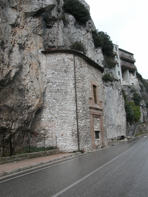 Chiesa Madonna della Grotta, capoluogo, Pioraco, MC - Fonte orale: Religiosa, Chiesa
