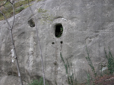 Grotta della Finestraccia, Moglietta, Amandola, FM - Fonte orale: Luoghi leggendari, Grotta