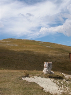 Forca di Presta, Pretare, Arquata del Tronto, AP - Fonte orale: Luoghi leggendari, Tomba