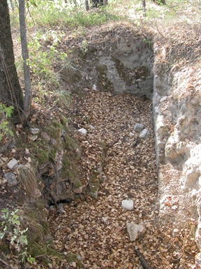 Monte Pasillo, Monte Genco, Comunanza, AP - Fonte orale: Luoghi dell'immaginario, Passaggio segreto
