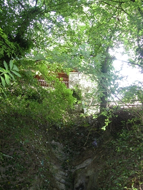 Fonte della Madonna del Carmine, Uscerno, Montegallo, AP - Fonte orale: Terapeutica, Sorgente