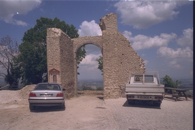 Porta del Castello di Smerillo