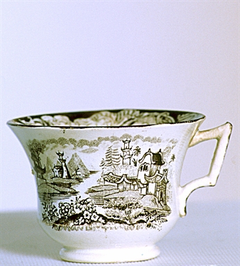 paesaggio con architetture orientali e fiori