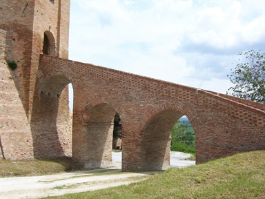 Ponte di accesso del Castello di Loretello
