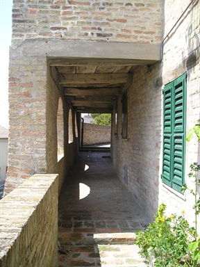 Portico pubblico