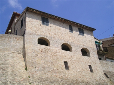 Portico pubblico