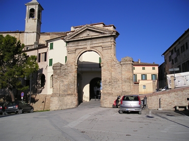 Arco d'ingresso monumentale