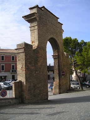 Arco d'ingresso monumentale