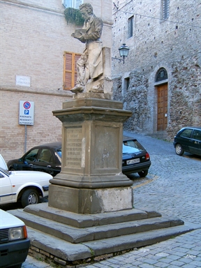 Monumento a Giacomo Leopardi