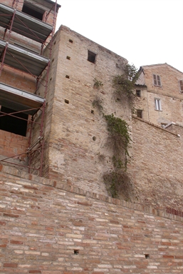 Torre delle Mura urbiche (resti)