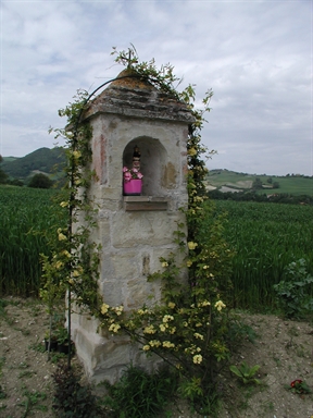 Edicola lungo la strada Massano
