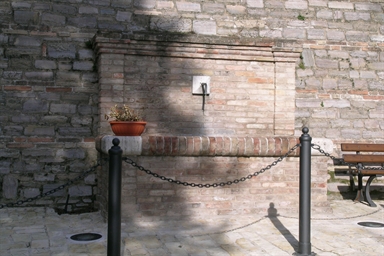 Fontana pubblica
