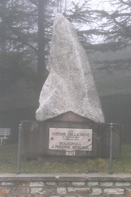 Monumento alle vittime della neve