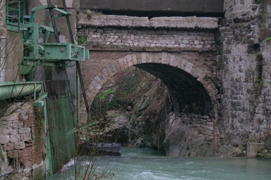 Resti del Ponte dei Varano